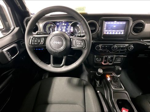 Used 2023 Jeep Wrangler Unlimited w/ Cold Weather Group image 17