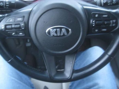 Used 2020 Kia Sedona EX image 30