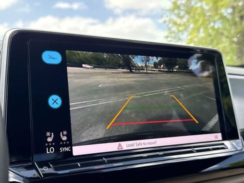 Used 2024 Volkswagen Atlas Cross Sport SE image 19