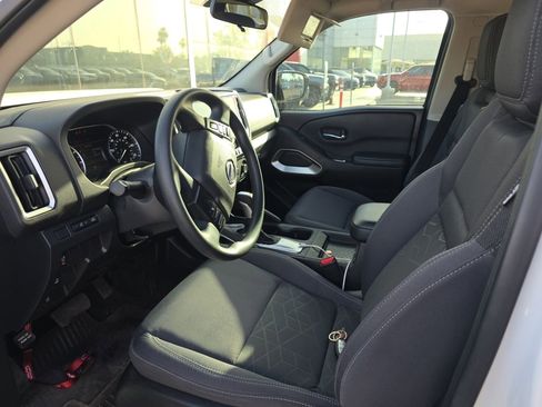 Used 2025 Nissan Frontier SV RWD image 6