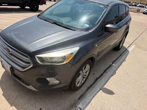 Used 2017 Ford Escape SE FWD image 1