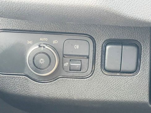 Used 2025 Mercedes-Benz Sprinter 2500 image 19
