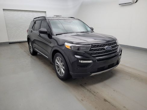 Used 2022 Ford Explorer XLT w/ Equipment Group 202A RWD image 13
