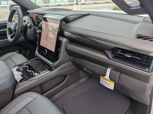New 2026 GMC Yukon AT4 w/ AT4 Premium Plus Package AWD/4WD image 14