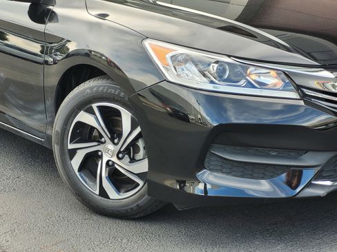 Used 2017 Honda Accord LX image 9