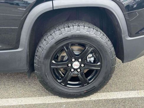 Used 2023 GMC Acadia AT4 image 10