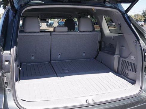 Certified 2019 Toyota Highlander Plus FWD image 27