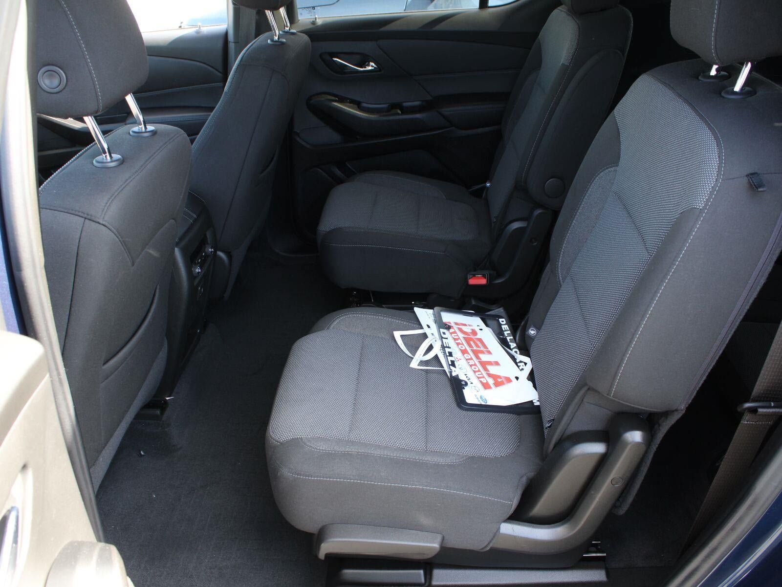Used 2023 Chevrolet Traverse LT w/ Rear Camera Mirror Package AWD/4WD image 18