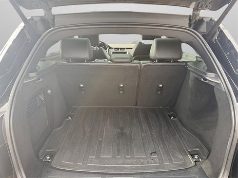 Used 2018 Land Rover Range Rover Evoque SE image 16