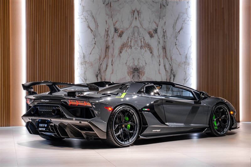 Used 2020 Lamborghini Aventador SVJ AWD/4WD image 4