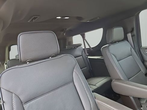 Used 2024 GMC Yukon XL Denali AWD/4WD image 17