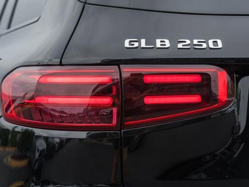New 2026 Mercedes-Benz GLB 250 4MATIC image 7