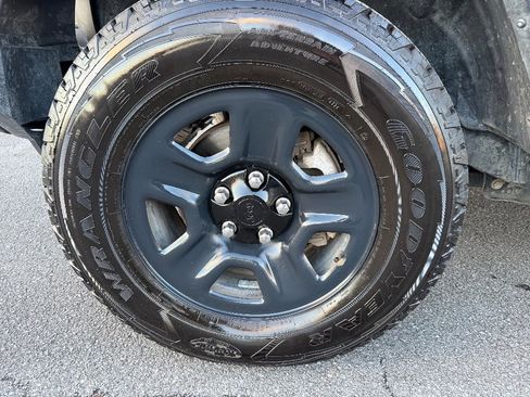 Used 2018 Jeep Wrangler Unlimited Sport image 9