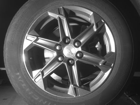 Used 2025 Chevrolet Blazer LT FWD image 13