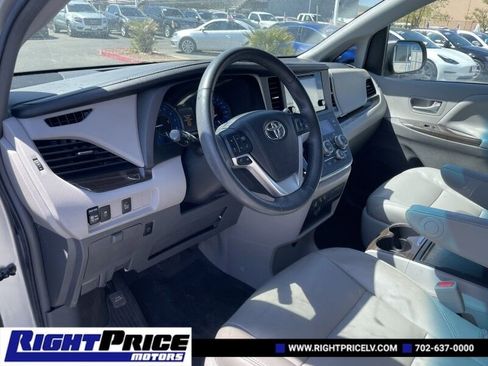Used 2017 Toyota Sienna XLE image 11