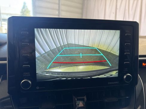 Used 2021 Toyota Corolla LE FWD image 29
