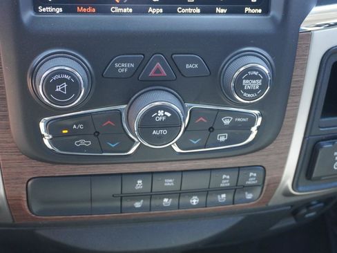 Used 2018 RAM 1500 Laramie w/ Convenience Group AWD/4WD image 16
