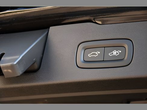 Certified 2025 Volvo V60 B5 Cross Country Ultra AWD/4WD image 25