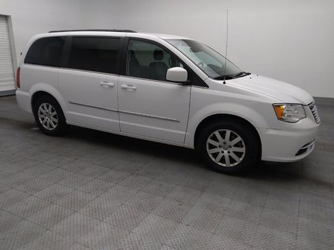 Used 2016 Chrysler Town & Country Touring image 11