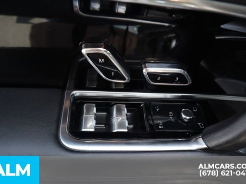 Used 2024 Land Rover Range Rover Long Wheelbase SE image 15