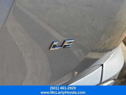 Used 2018 Toyota RAV4 LE FWD image 11