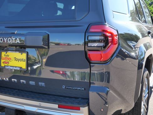 Used 2025 Toyota 4Runner Limited AWD/4WD image 18