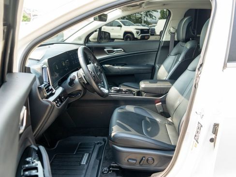 Certified 2025 Kia Sportage EX w/ EX Premium Package AWD/4WD image 11