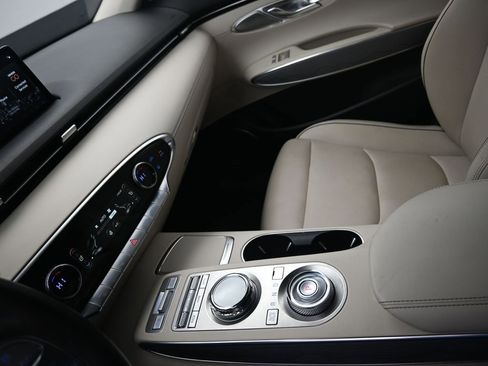 Used 2023 Genesis GV70 2.5T w/ Advanced Package image 18