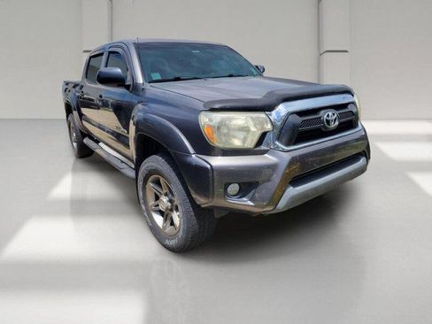 Used 2014 Toyota Tacoma PreRunner w/ SR5 Package RWD image 2