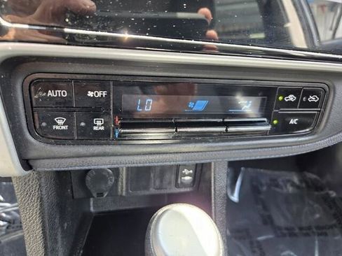 Used 2019 Toyota Corolla SE FWD image 7