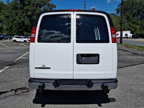 Used 2025 Chevrolet Express 2500 w/ Driver Convenience Package RWD image 5