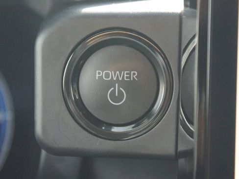 Used 2025 Toyota Tacoma Limited AWD/4WD image 9