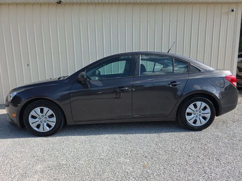Used 2014 Chevrolet Cruze LS FWD image 9