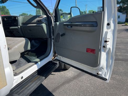 Used 2006 Ford F450 2WD Regular Cab Super Duty image 36
