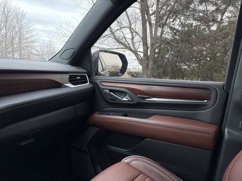 Used 2023 GMC Yukon XL Denali Ultimate image 26