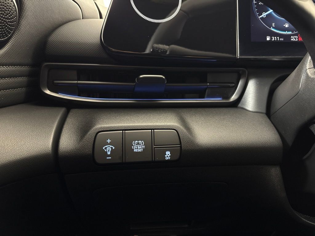New 2025 Hyundai Elantra SEL FWD image 36