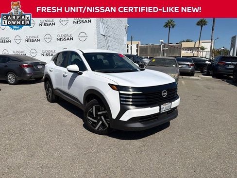 Used 2025 Nissan Kicks SV FWD image 1