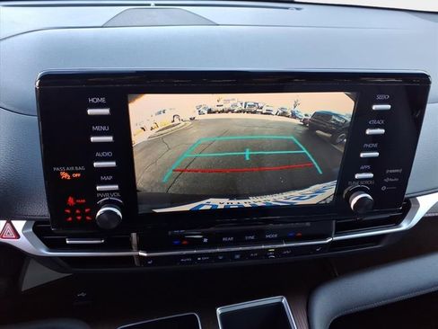 Used 2023 Toyota Sienna XLE image 23