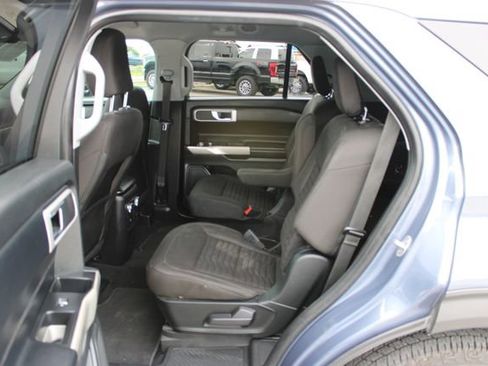 Used 2021 Ford Explorer XLT RWD image 16