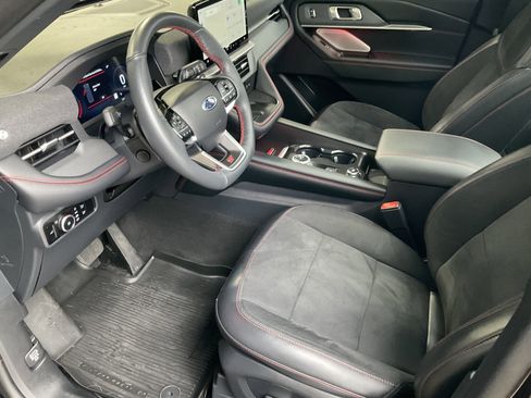Used 2025 Ford Explorer ST image 22