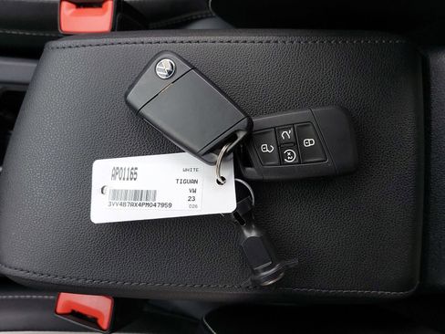 Used 2023 Volkswagen Tiguan SEL R-Line AWD/4WD image 40