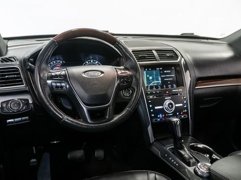 Used 2018 Ford Explorer Platinum AWD/4WD image 7