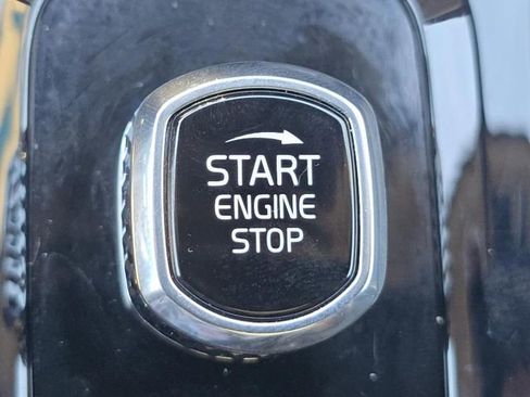 Used 2022 Volvo S60 B5 Momentum w/ Premium Package image 35