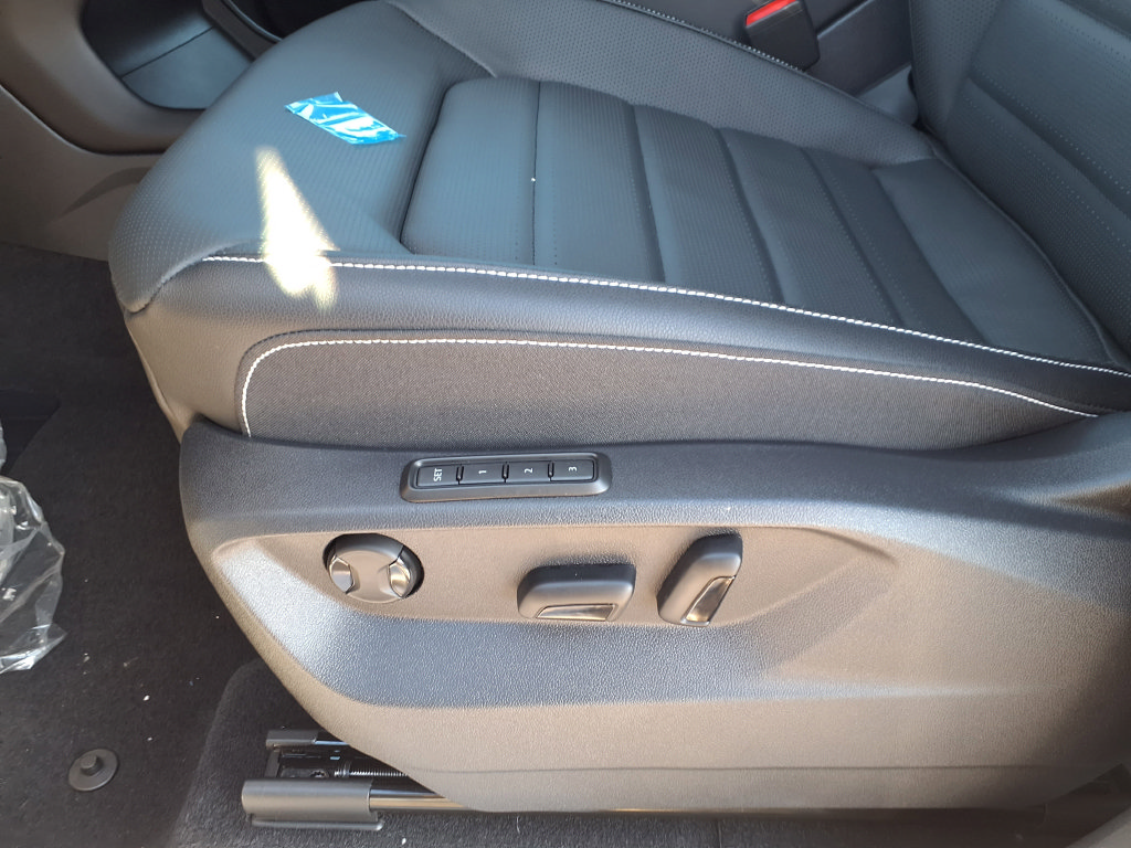Used 2026 Volkswagen Atlas SEL AWD/4WD image 43