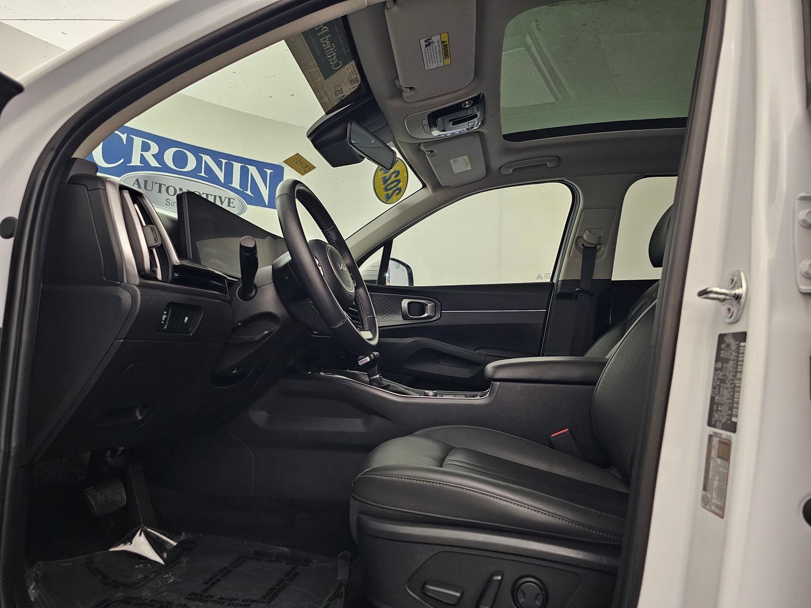 Used 2024 Kia Sorento S w/ Panoramic Sunroof Package FWD image 7