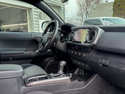 Used 2023 Toyota Tacoma TRD Off-Road image 13