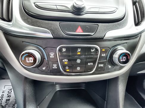 Used 2021 Chevrolet Equinox LT FWD image 18