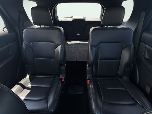 Used 2019 Ford Explorer XLT w/ Equipment Group 202A AWD/4WD image 30