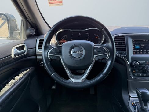 Used 2021 Jeep Grand Cherokee Laredo image 11