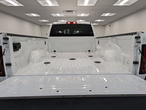 Used 2025 RAM 2500 Tradesman w/ Chrome Appearance Group AWD/4WD image 25